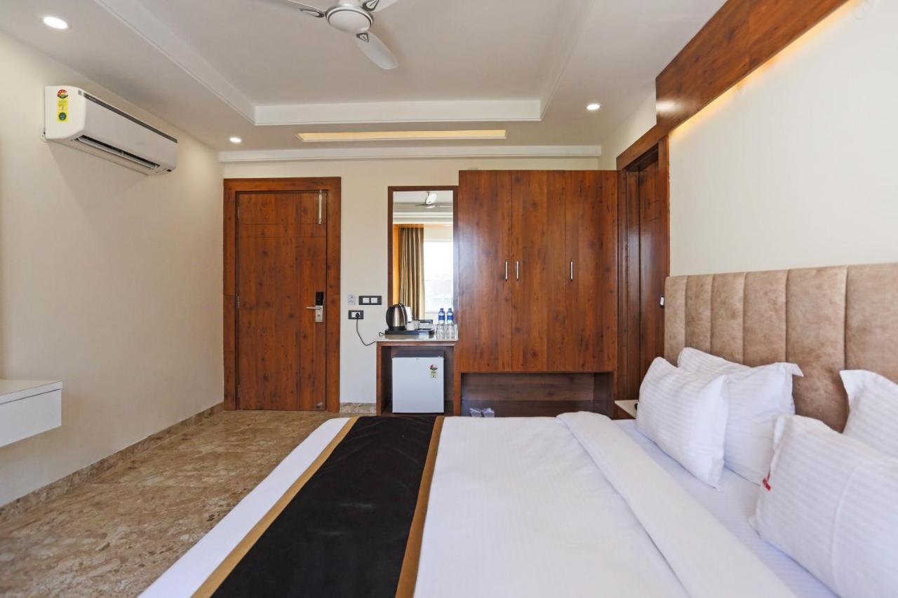 Hotel Deluxe Stay Inn - Near Delhi Airport ニューデリー エクステリア 写真