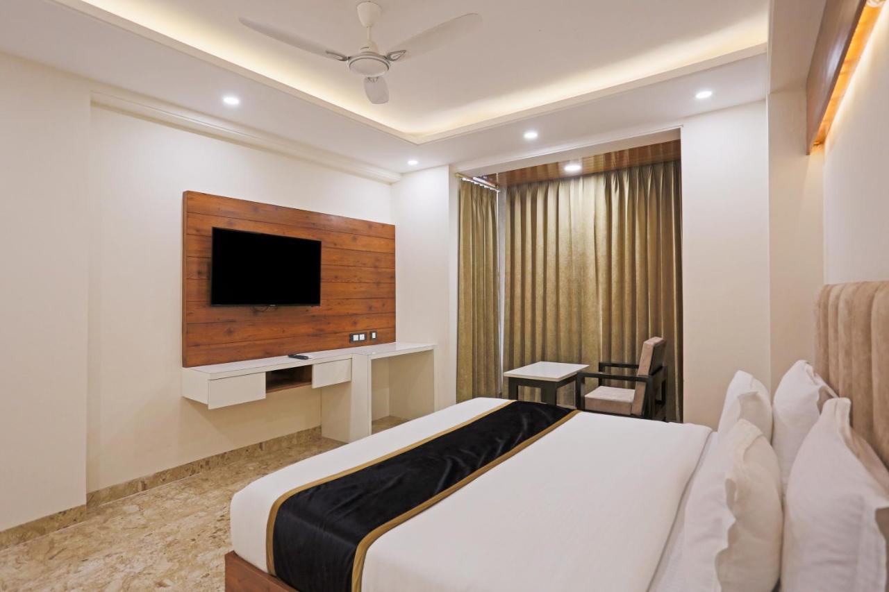 Hotel Deluxe Stay Inn - Near Delhi Airport ニューデリー エクステリア 写真