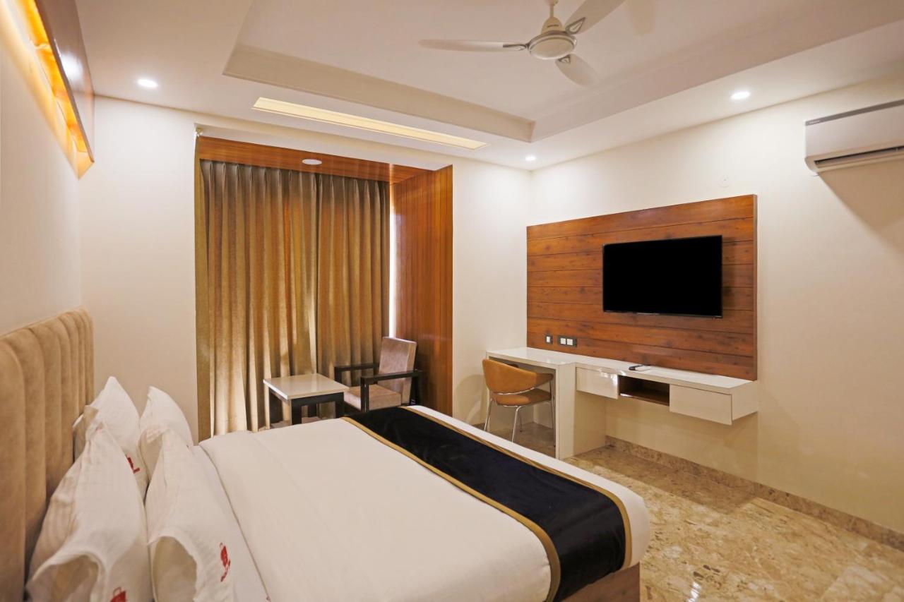 Hotel Deluxe Stay Inn - Near Delhi Airport ニューデリー エクステリア 写真