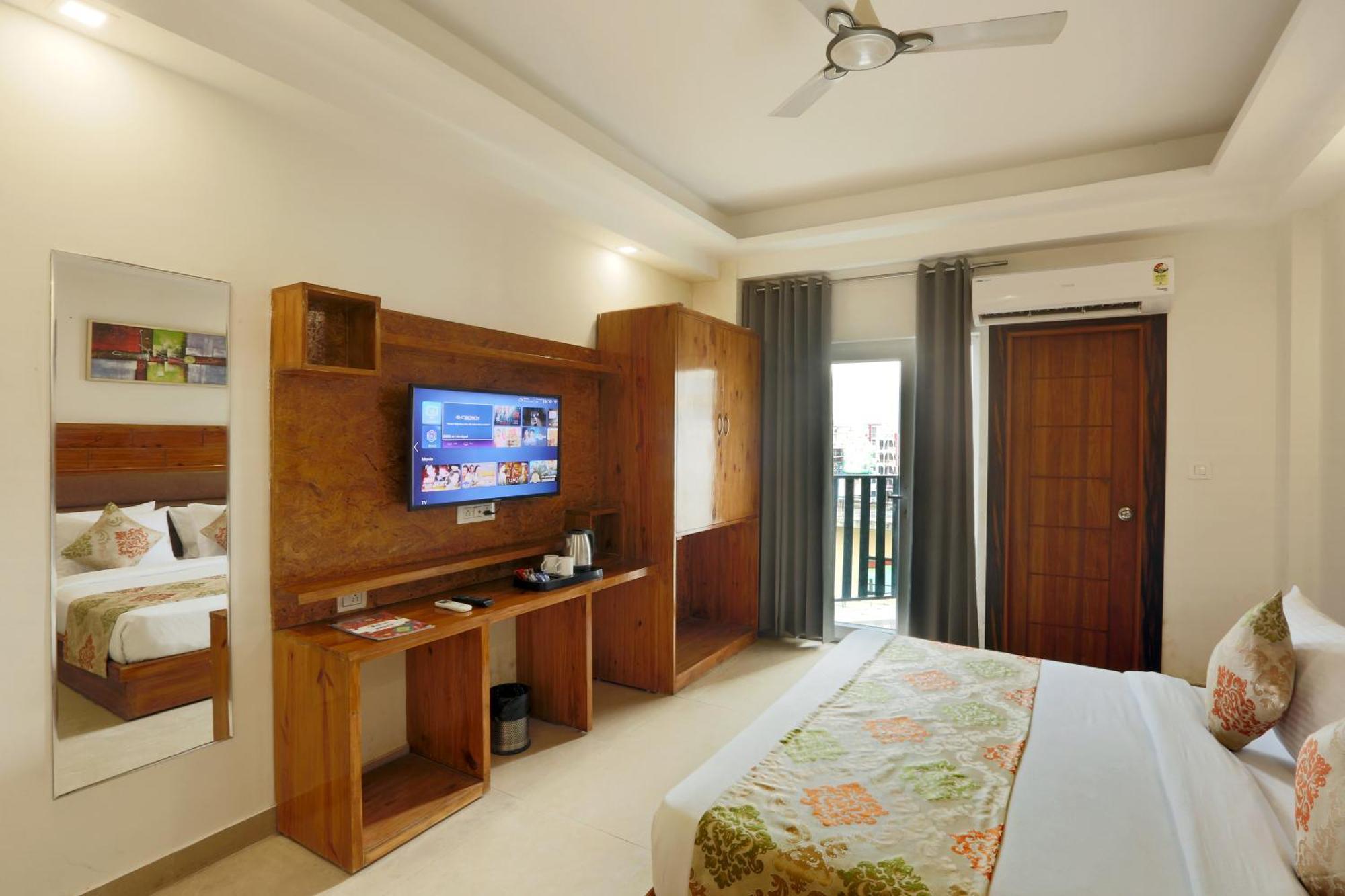 Hotel Deluxe Stay Inn - Near Delhi Airport ニューデリー エクステリア 写真