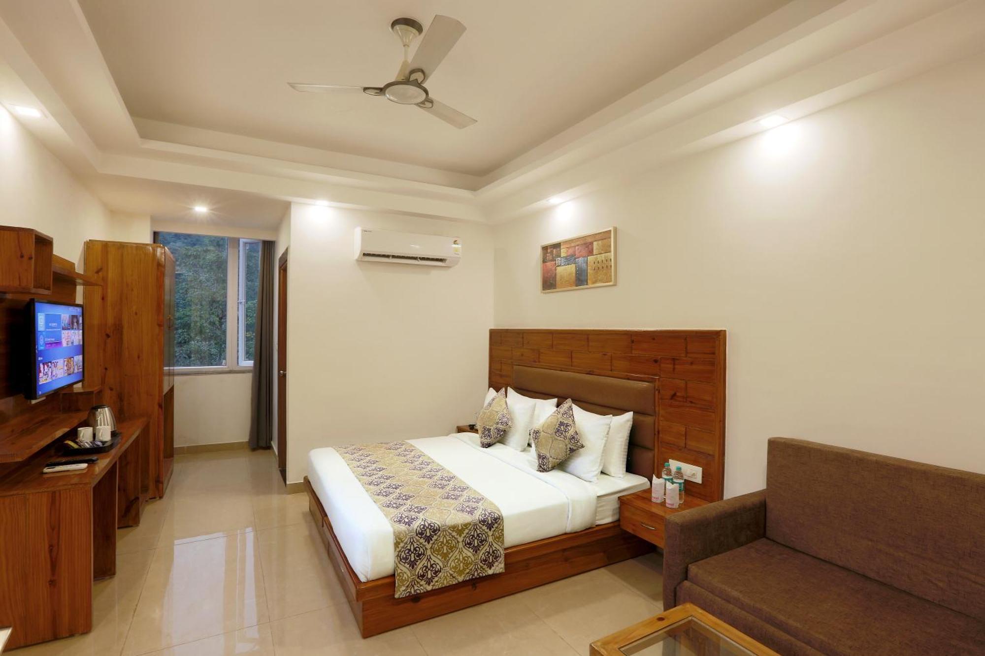 Hotel Deluxe Stay Inn - Near Delhi Airport ニューデリー エクステリア 写真