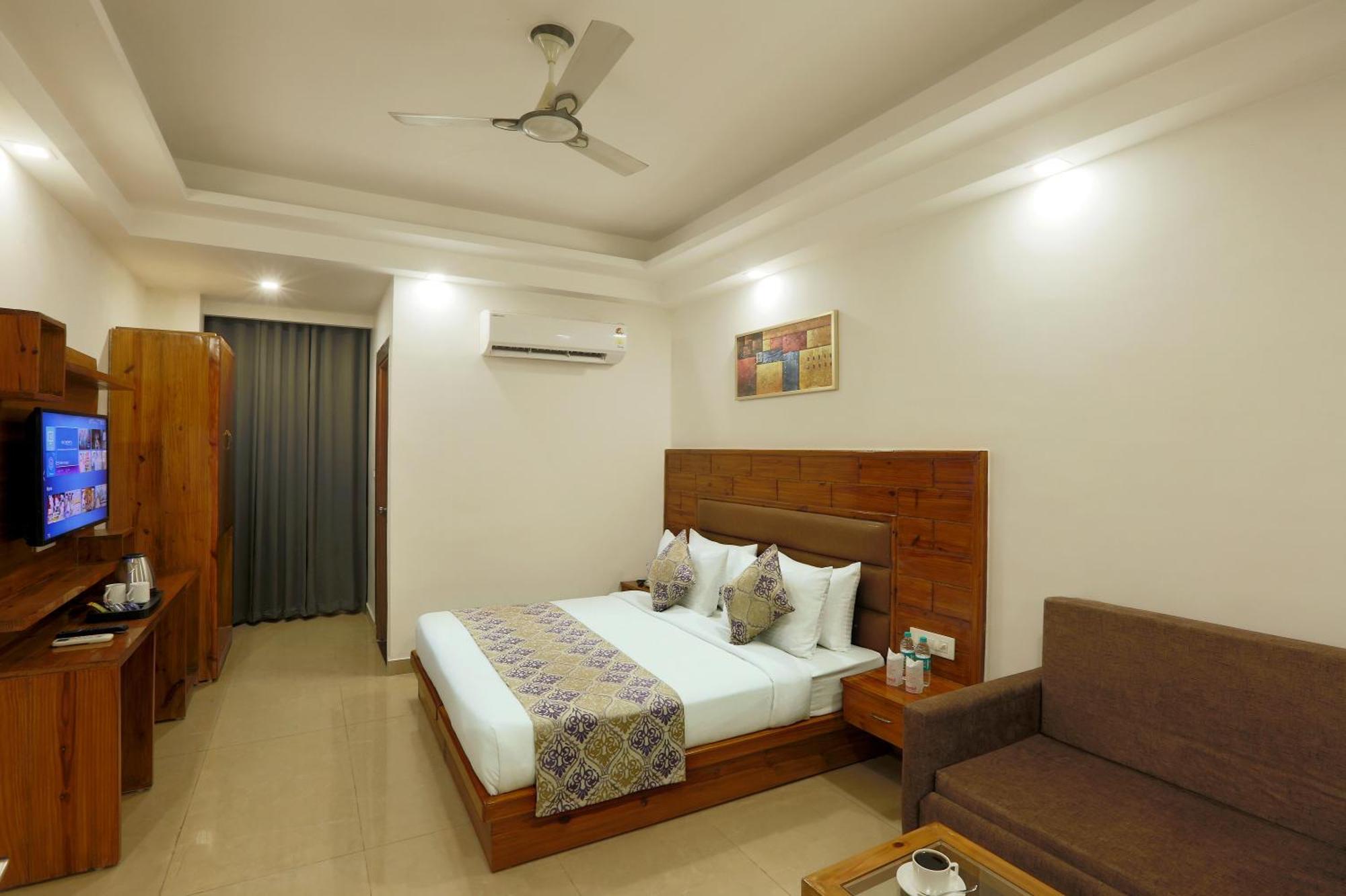 Hotel Deluxe Stay Inn - Near Delhi Airport ニューデリー エクステリア 写真
