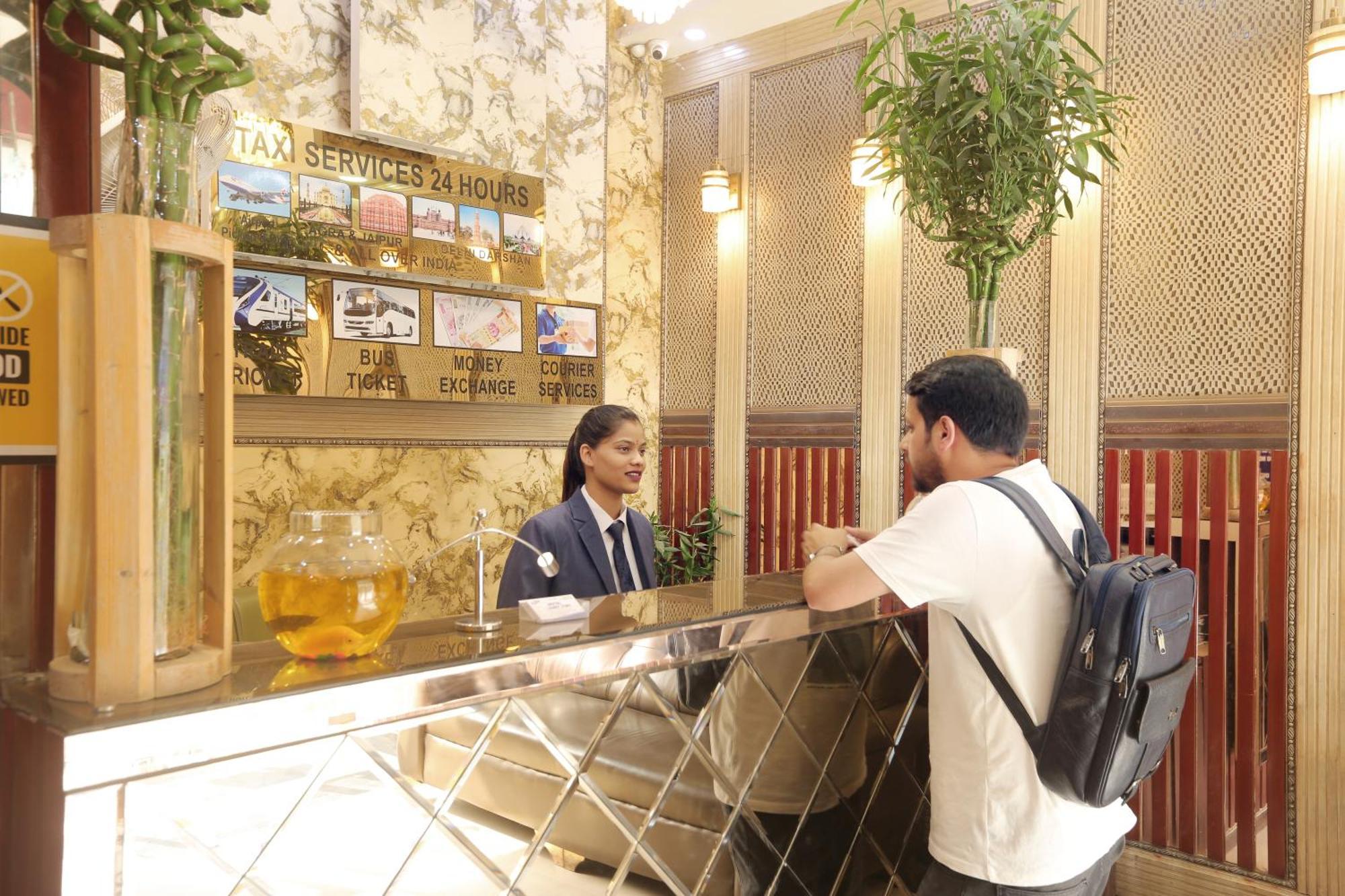 Hotel Deluxe Stay Inn - Near Delhi Airport ニューデリー エクステリア 写真