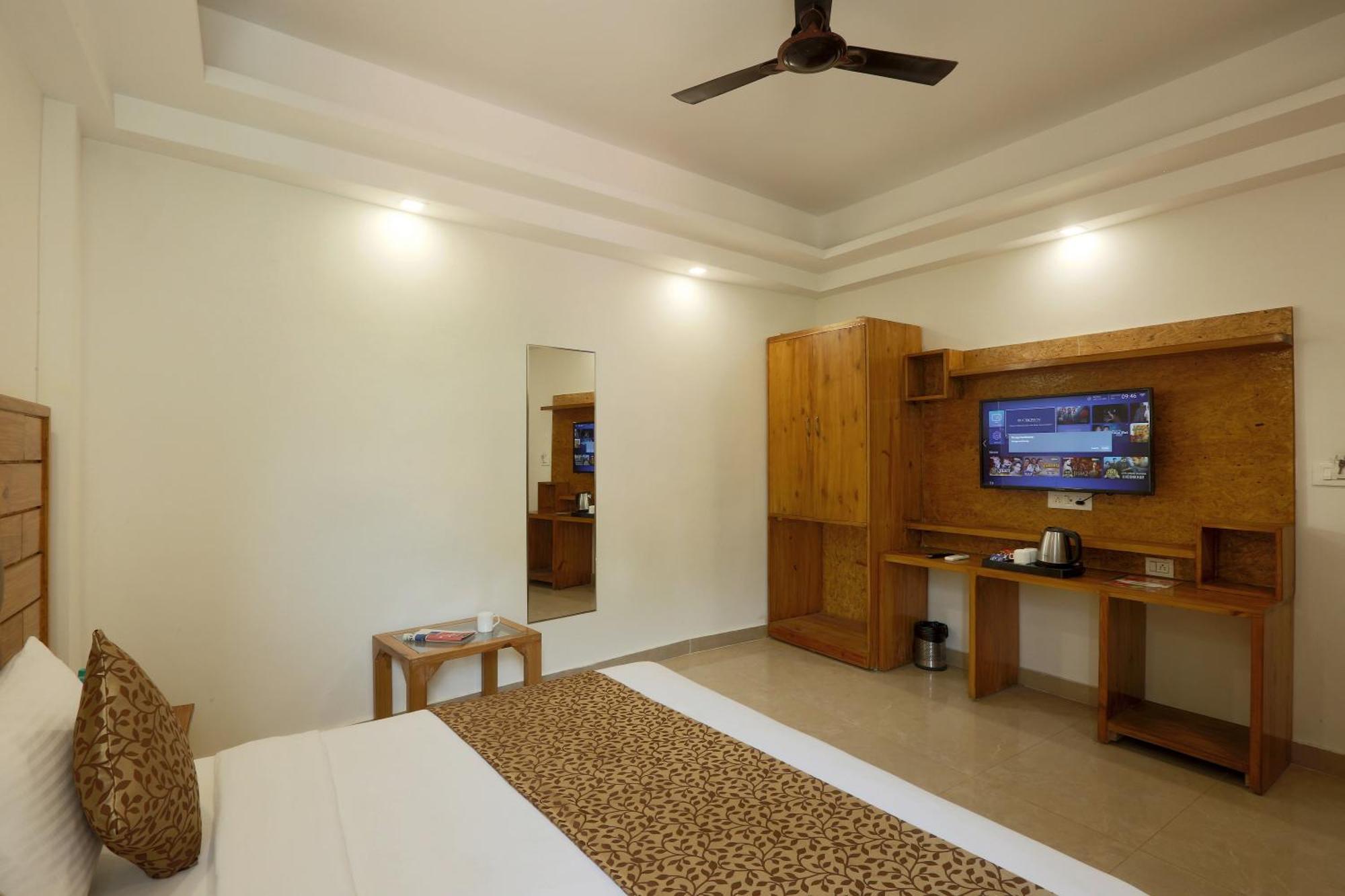 Hotel Deluxe Stay Inn - Near Delhi Airport ニューデリー エクステリア 写真