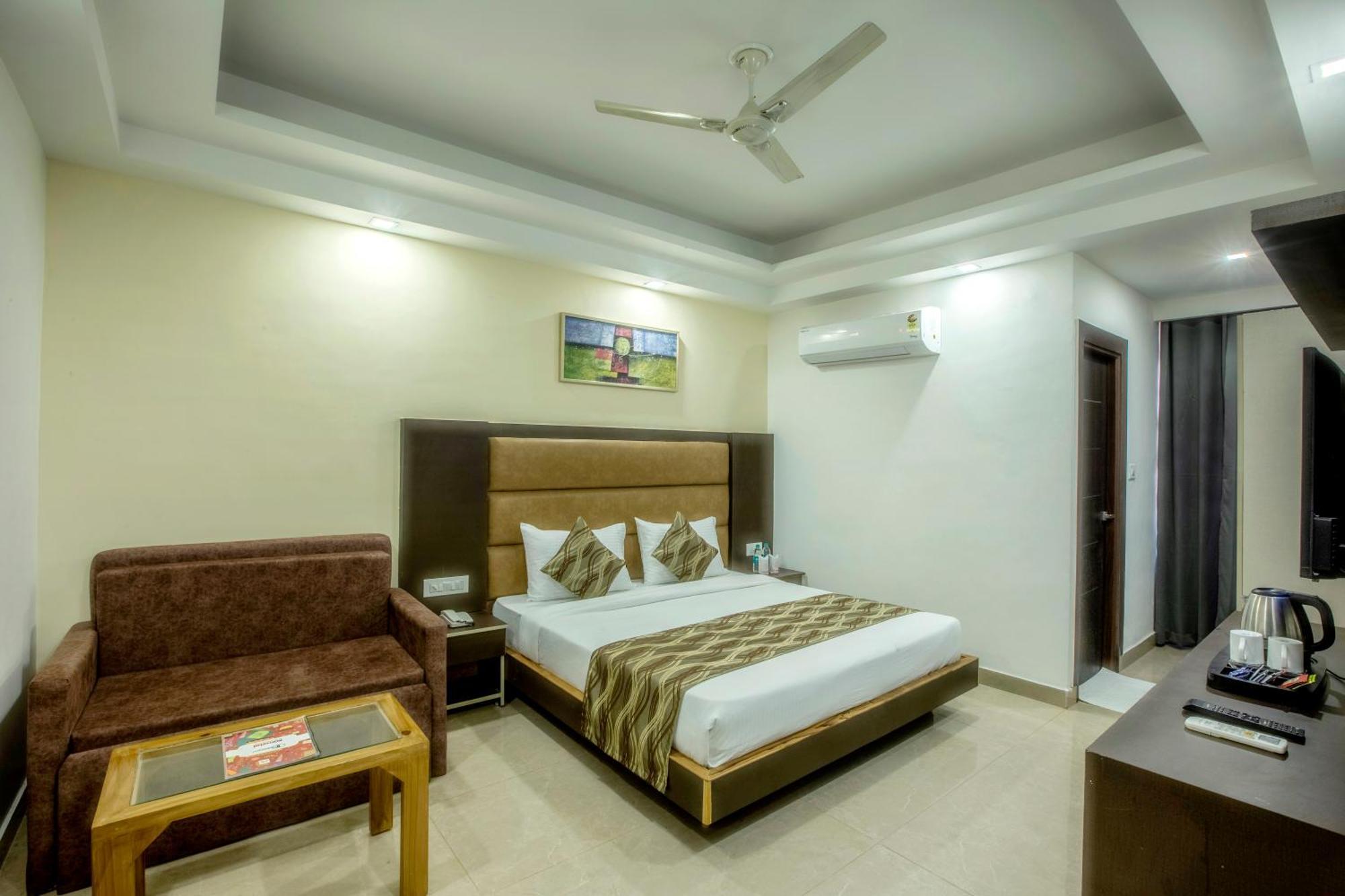 Hotel Deluxe Stay Inn - Near Delhi Airport ニューデリー エクステリア 写真