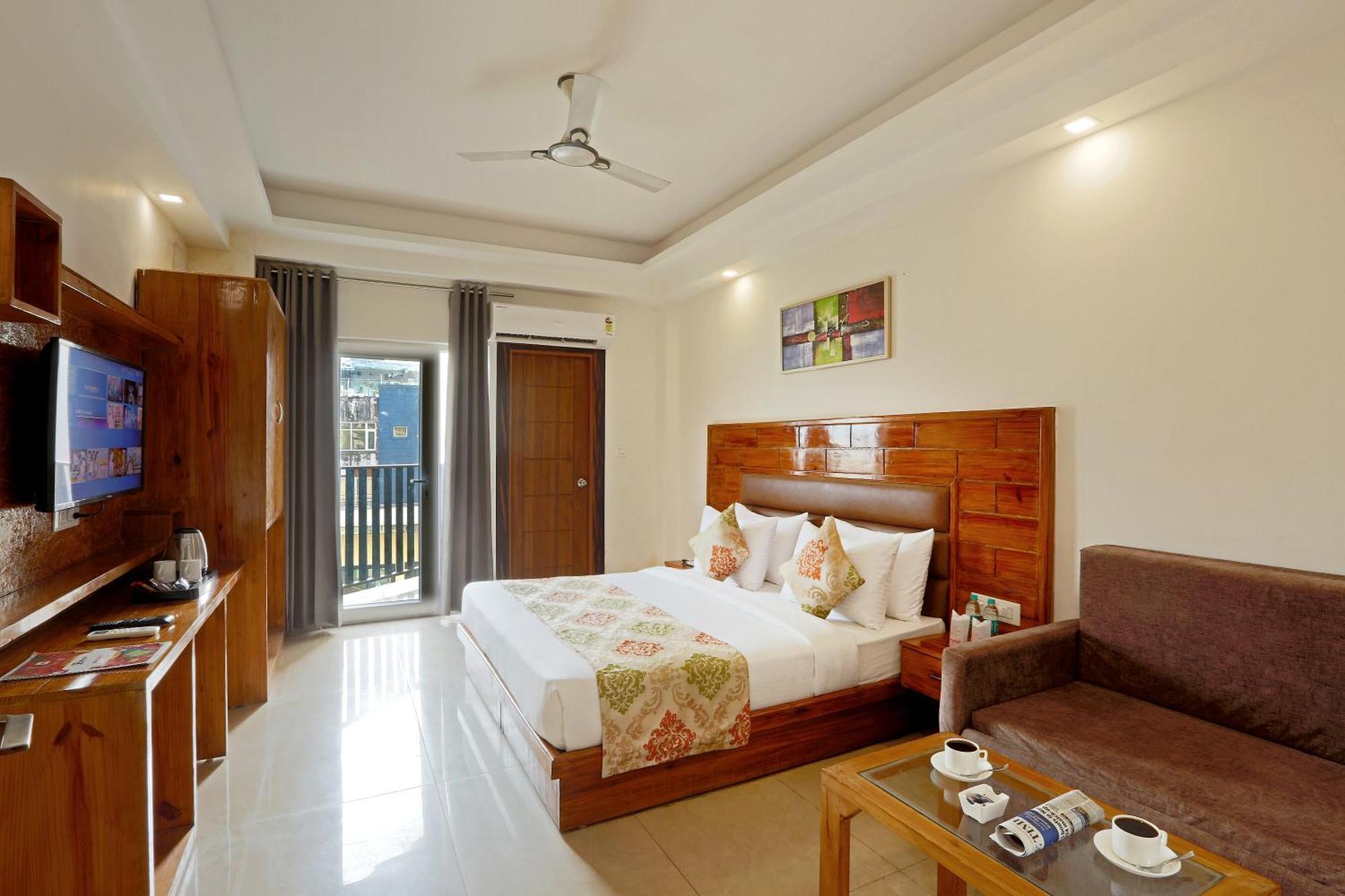 Hotel Deluxe Stay Inn - Near Delhi Airport ニューデリー エクステリア 写真