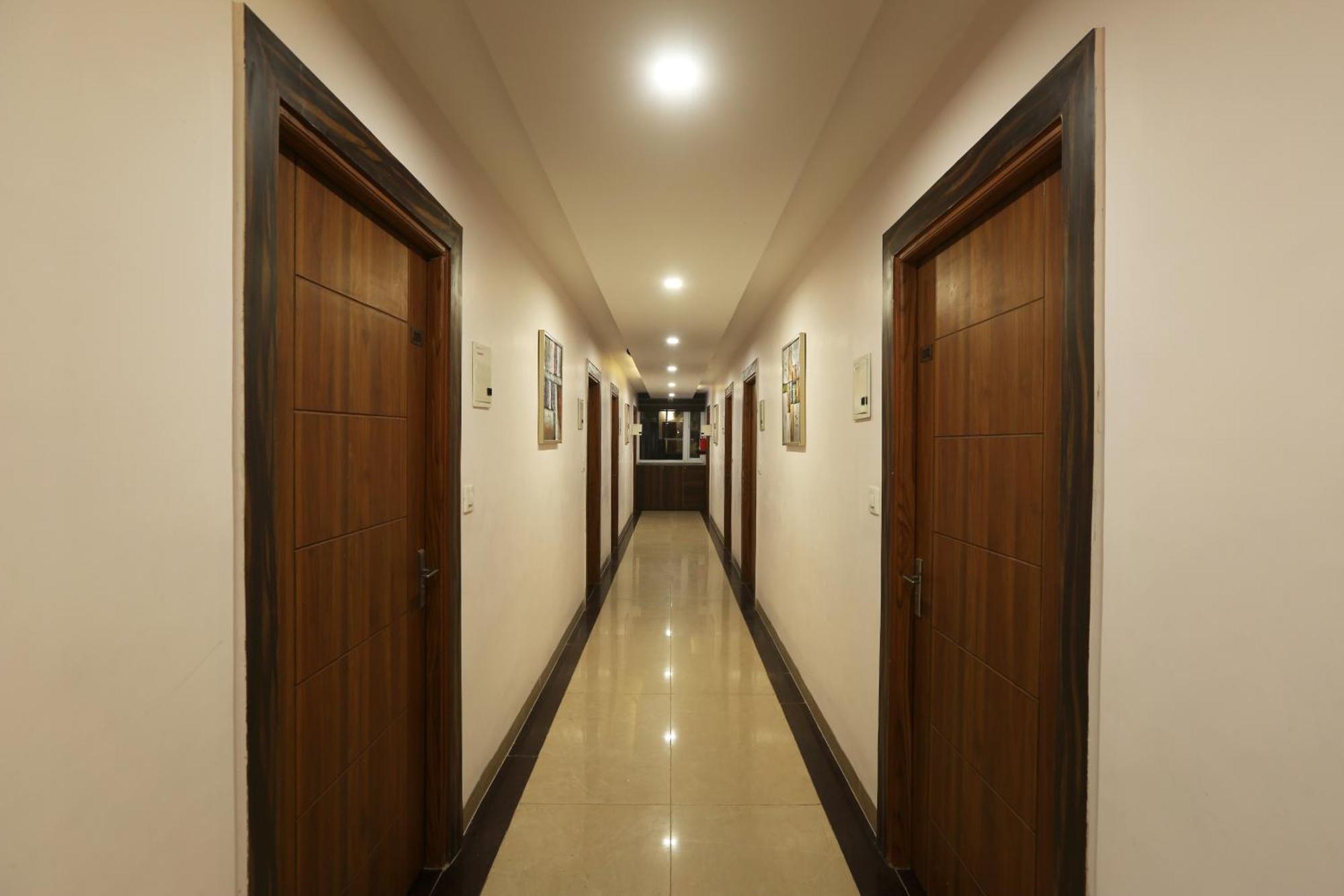 Hotel Deluxe Stay Inn - Near Delhi Airport ニューデリー エクステリア 写真