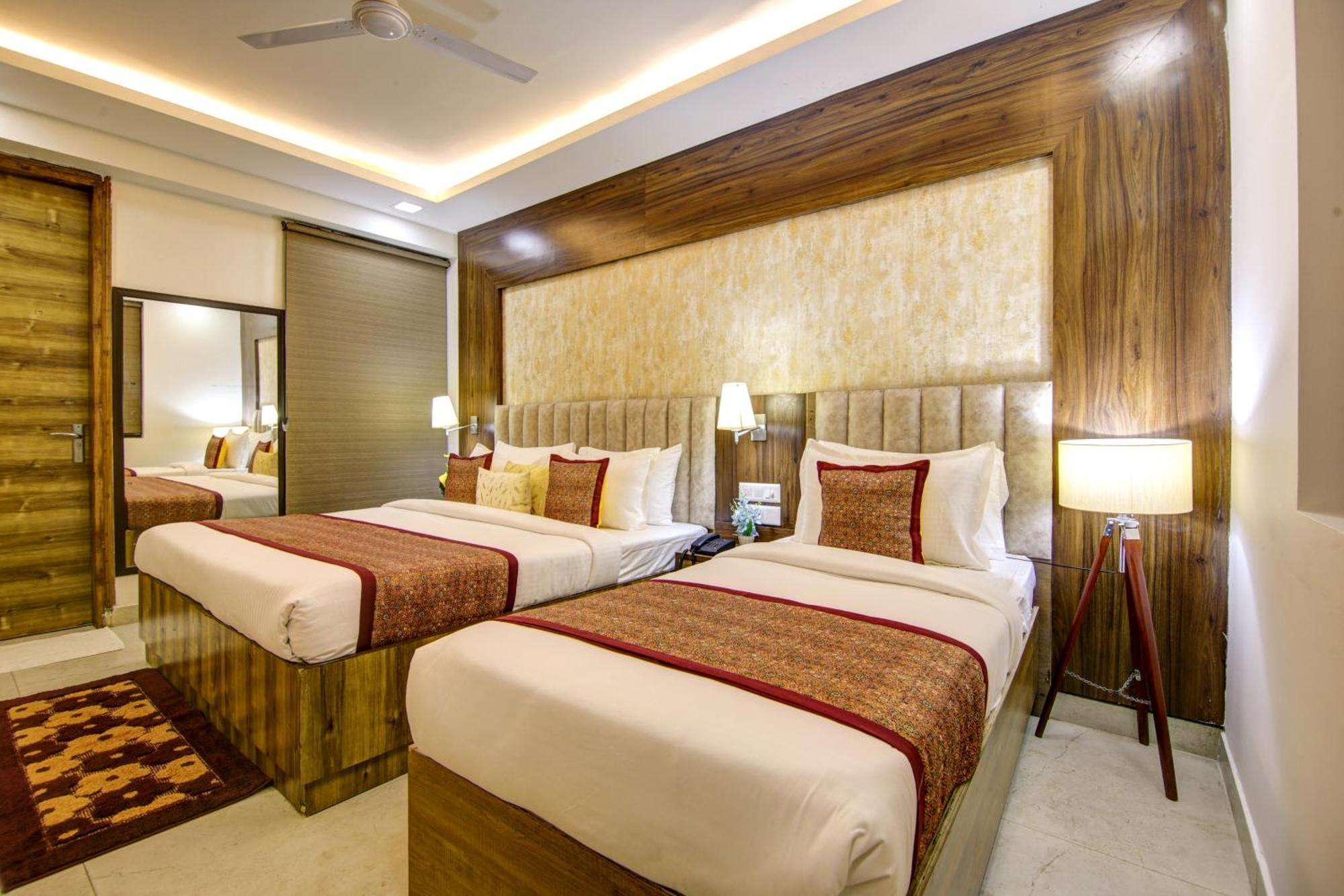 Hotel Deluxe Stay Inn - Near Delhi Airport ニューデリー エクステリア 写真