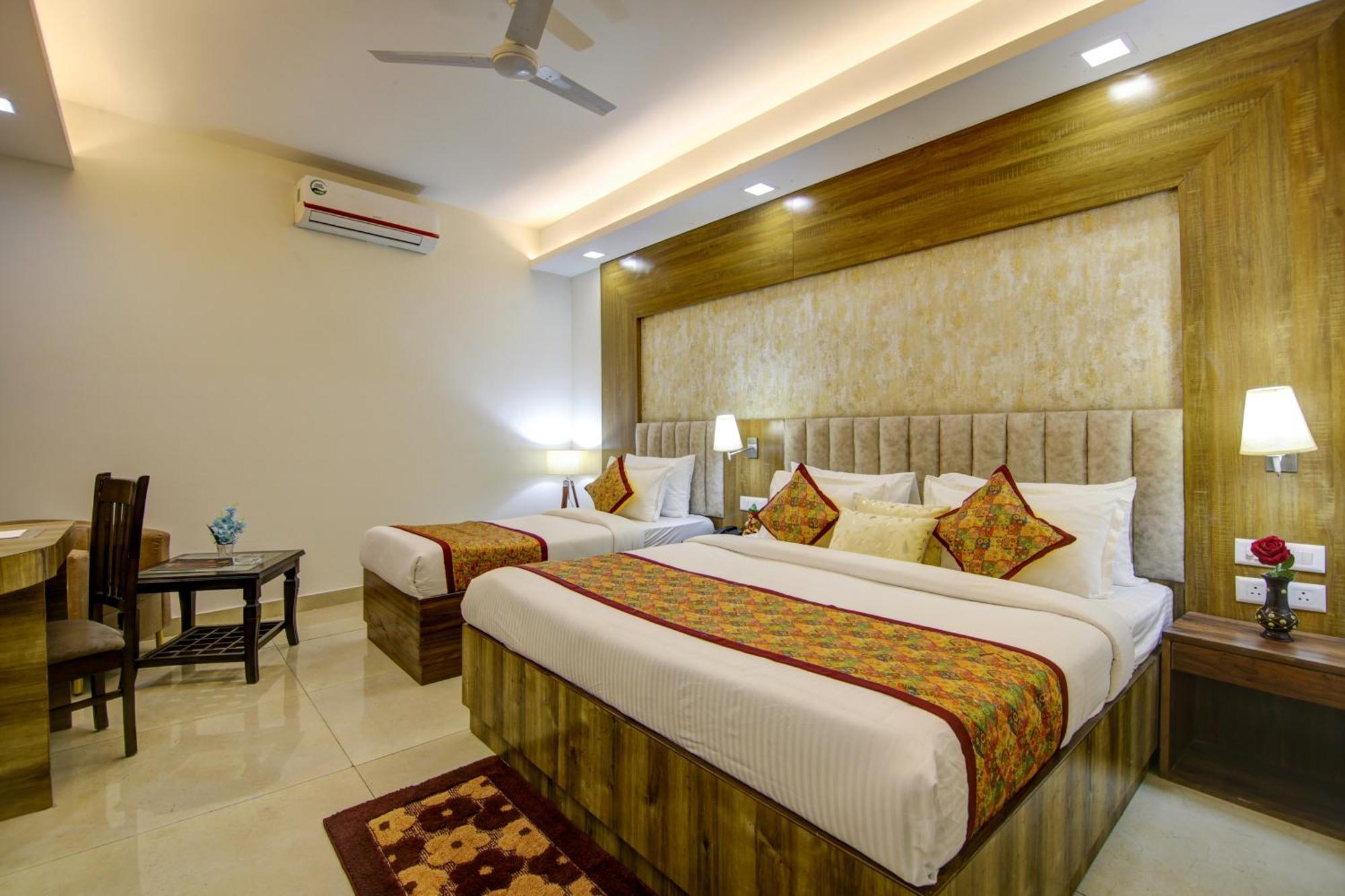 Hotel Deluxe Stay Inn - Near Delhi Airport ニューデリー エクステリア 写真