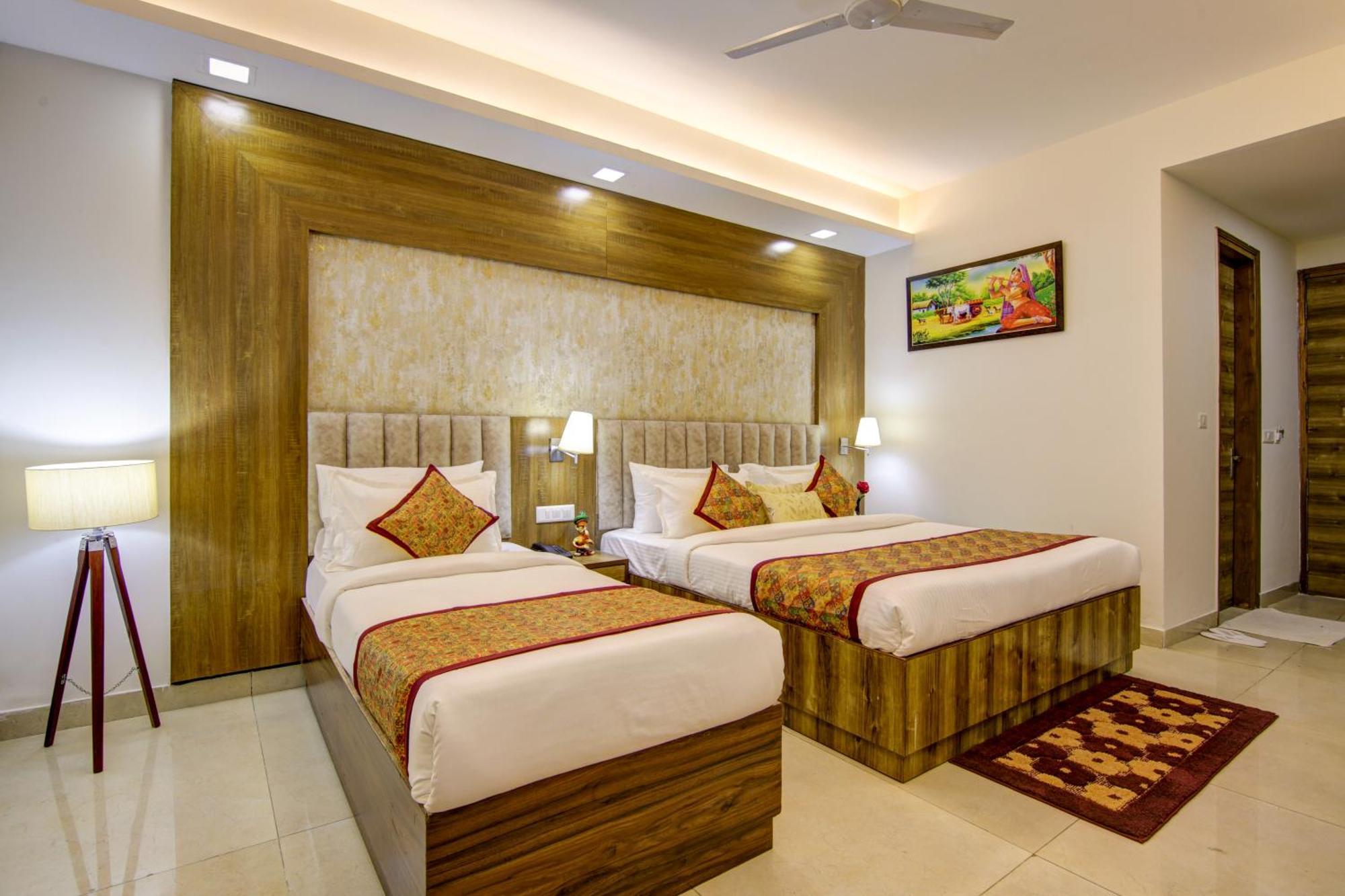 Hotel Deluxe Stay Inn - Near Delhi Airport ニューデリー エクステリア 写真