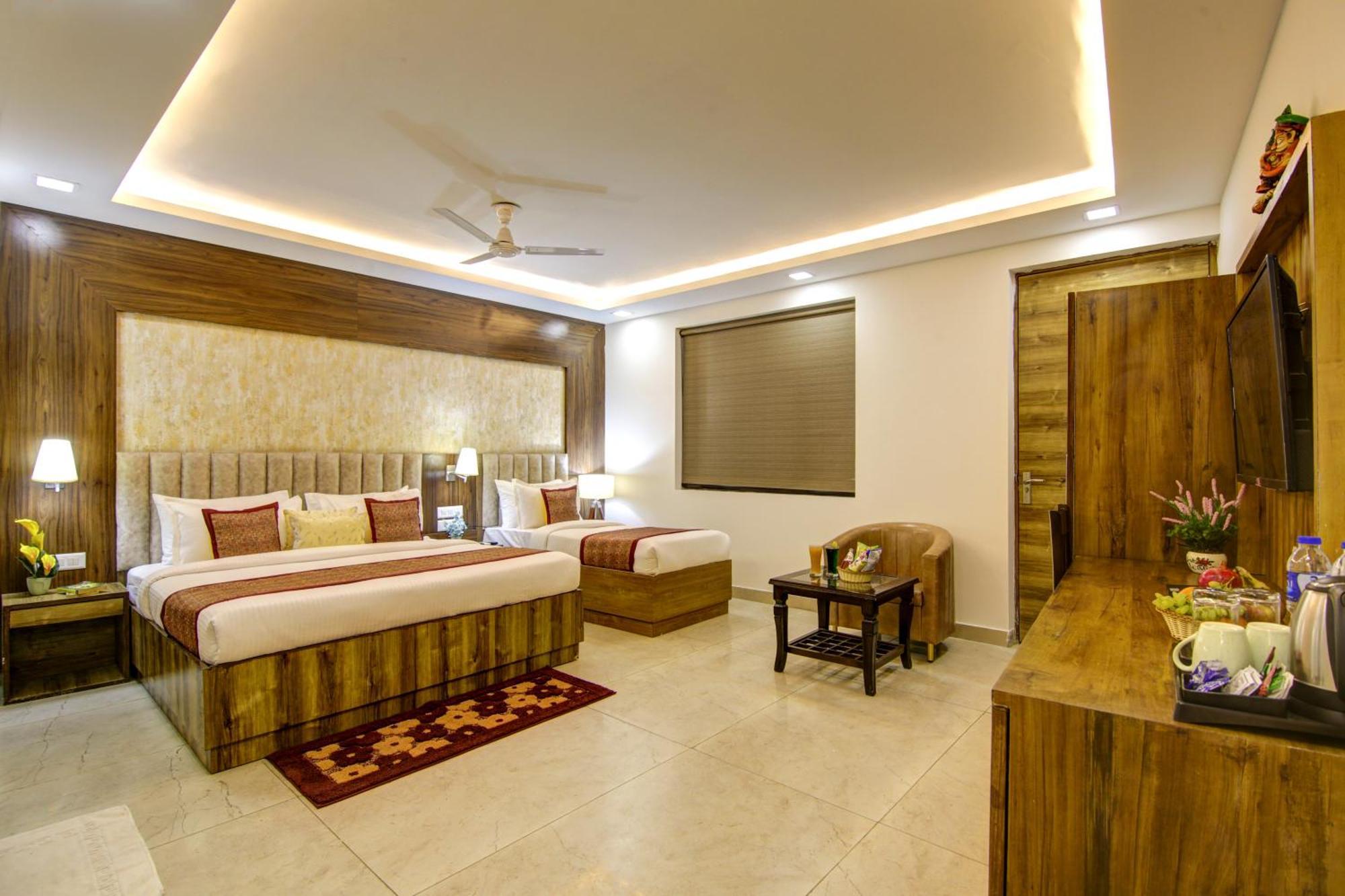 Hotel Deluxe Stay Inn - Near Delhi Airport ニューデリー エクステリア 写真
